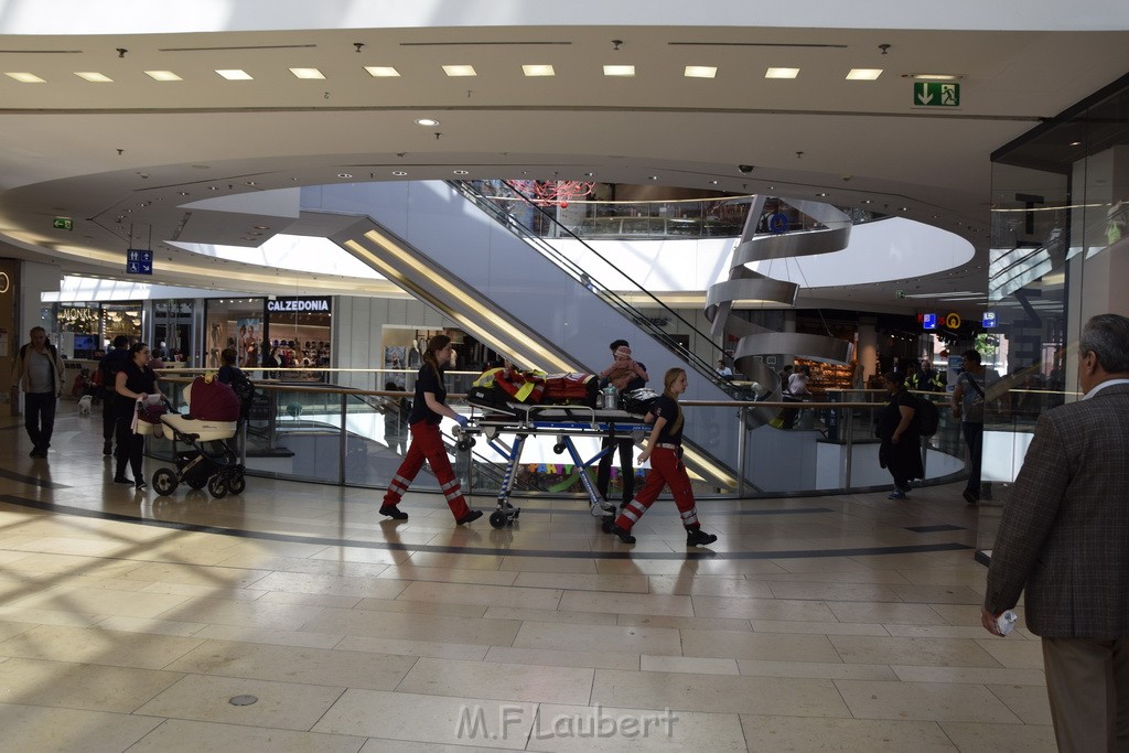 Einsatz BF Reizgas Koeln Kalk Kalk Arcaden P22.JPG - Miklos Laubert